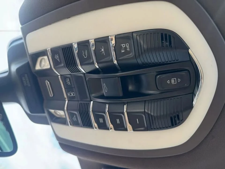 2016 Porsche Macan S - Image 19 of 20