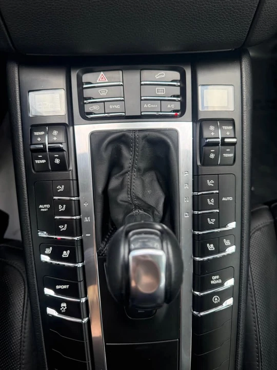 2016 Porsche Macan S - Image 10 of 15