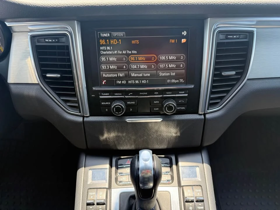 2016 Porsche Macan S - Image 18 of 20