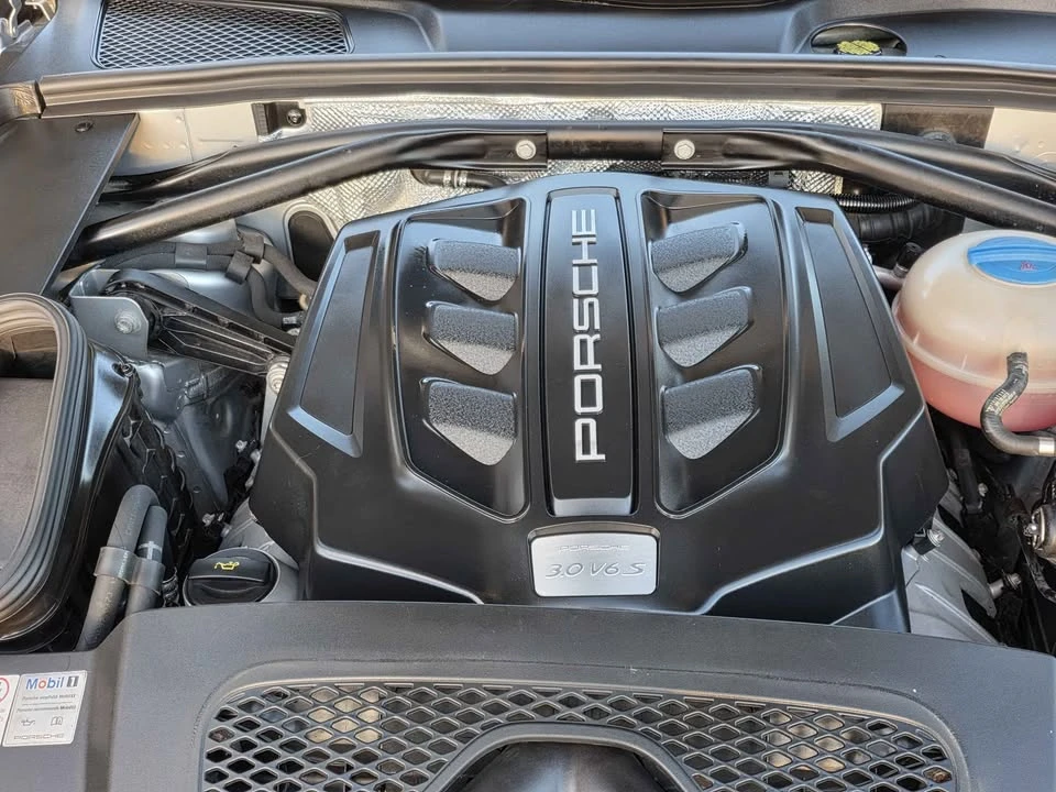 2016 Porsche Macan S - Image 16 of 19
