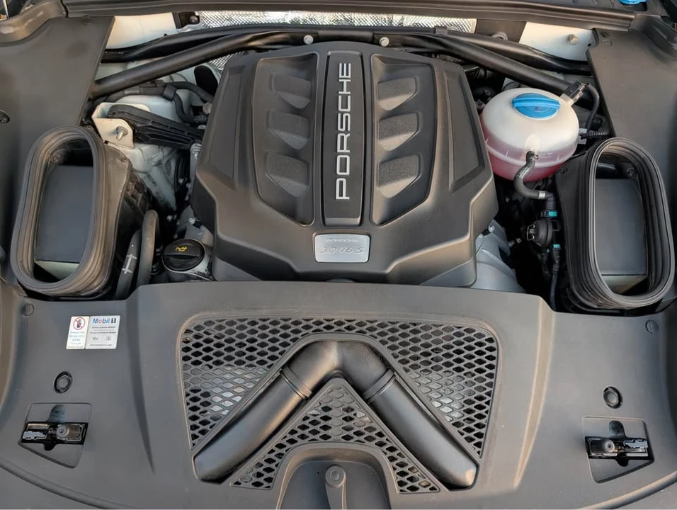2016 Porsche Macan S - Image 8 of 19