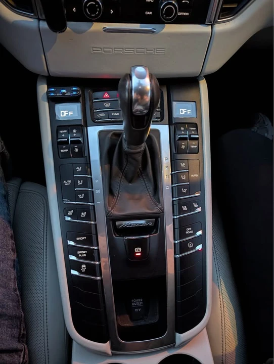 2016 Porsche Macan S - Image 9 of 19