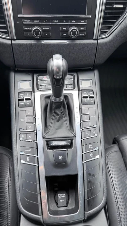 2016 Porsche Macan S - Image 13 of 19