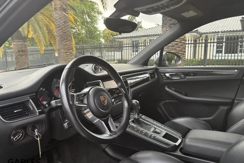 2016 Porsche Macan - Image 5 of 9