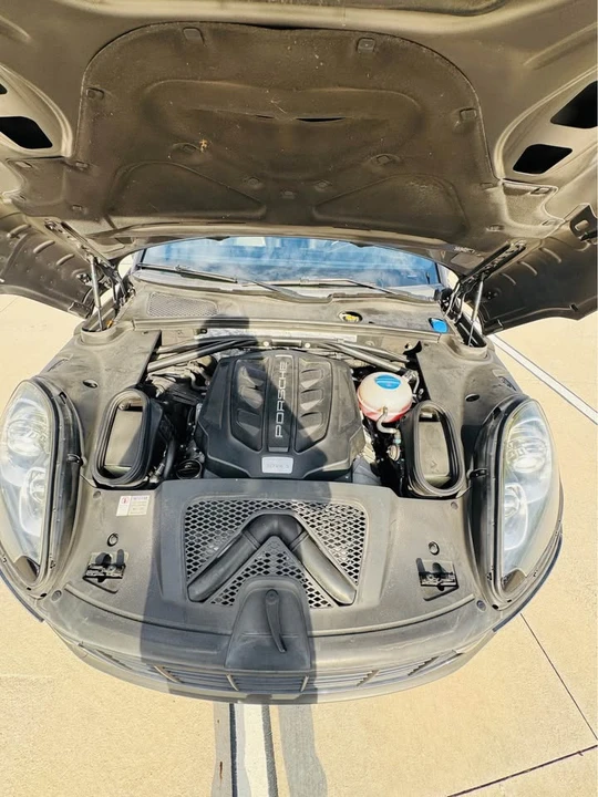 2016 Porsche Macan - Image 12 of 13