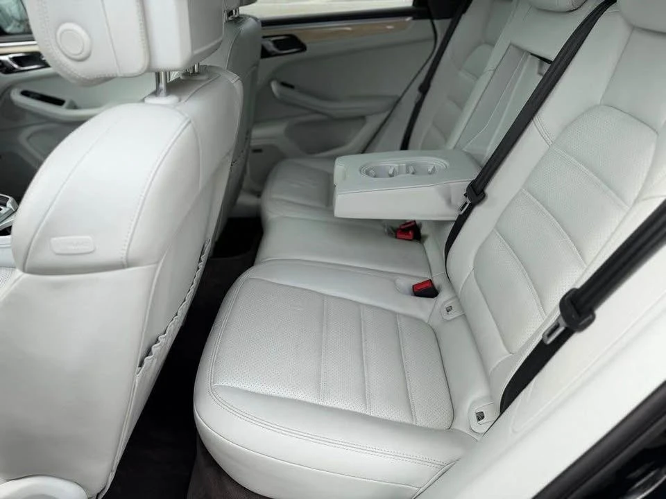 2016 Porsche Macan Turbo - Image 12 of 20
