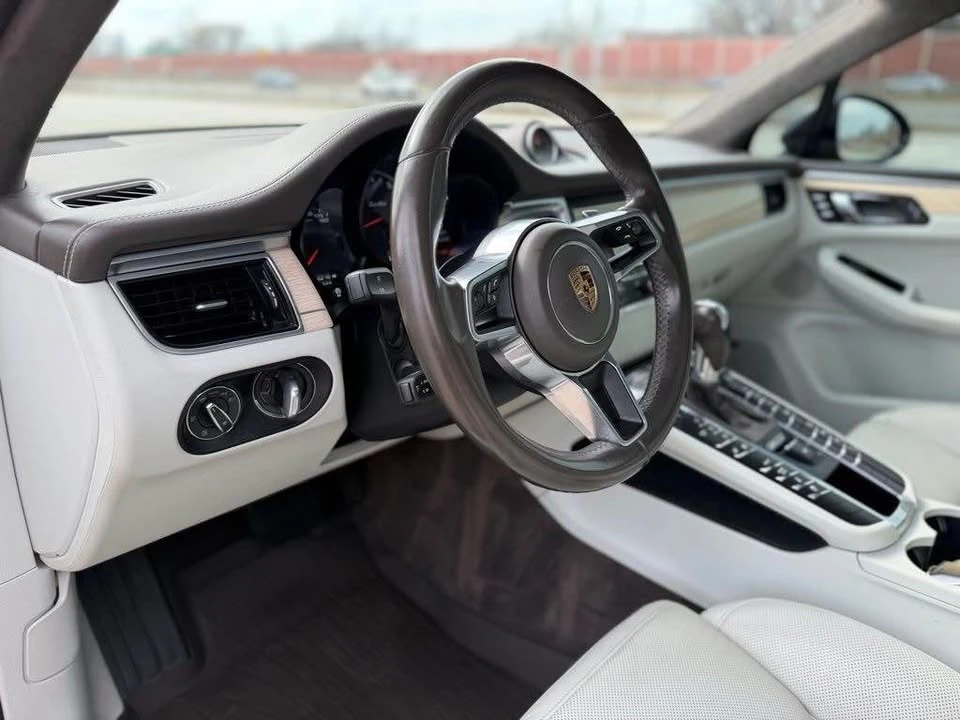 2016 Porsche Macan Turbo - Image 10 of 20
