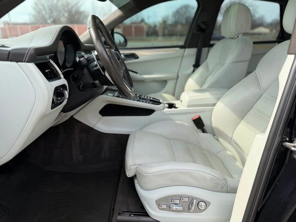 2016 Porsche Macan Turbo - Image 15 of 20