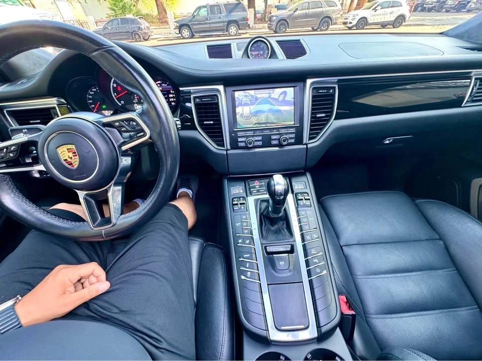 2016 Porsche Macan Turbo - Image 15 of 16