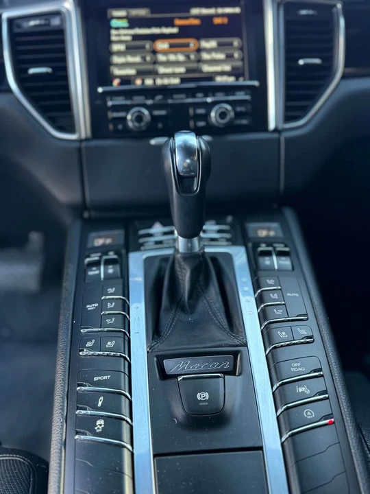 2016 Porsche Macan Turbo - Image 7 of 9