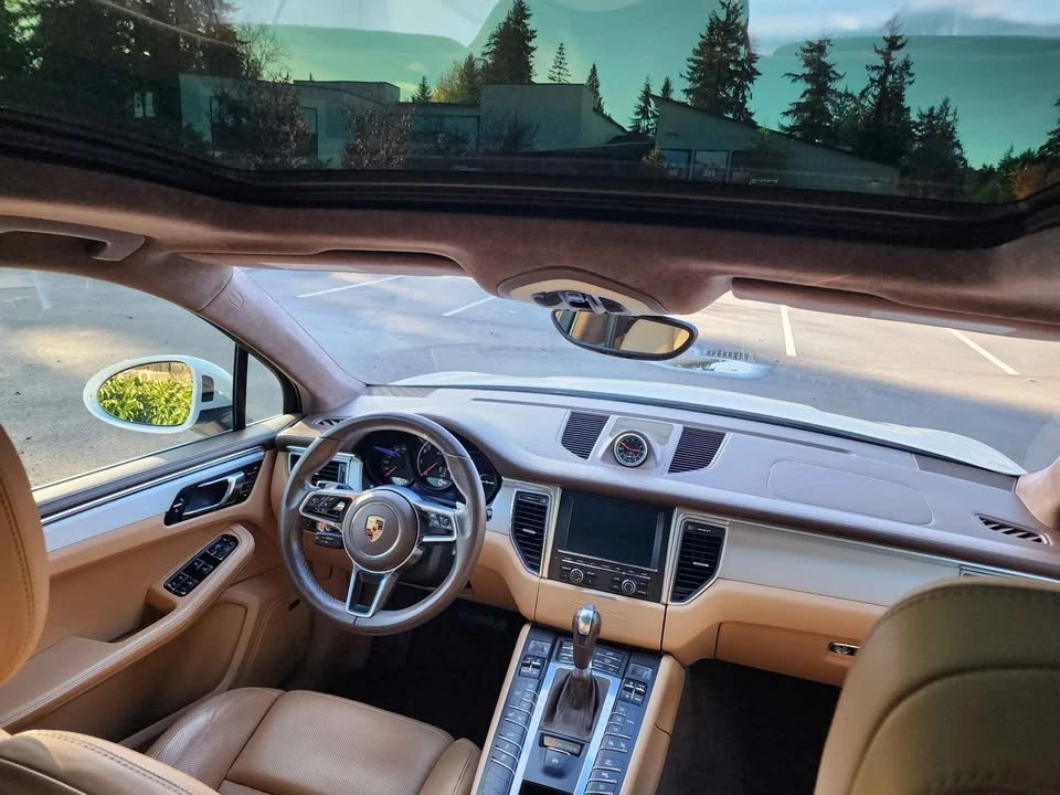 2016 Porsche Macan Turbo - Image 16 of 19