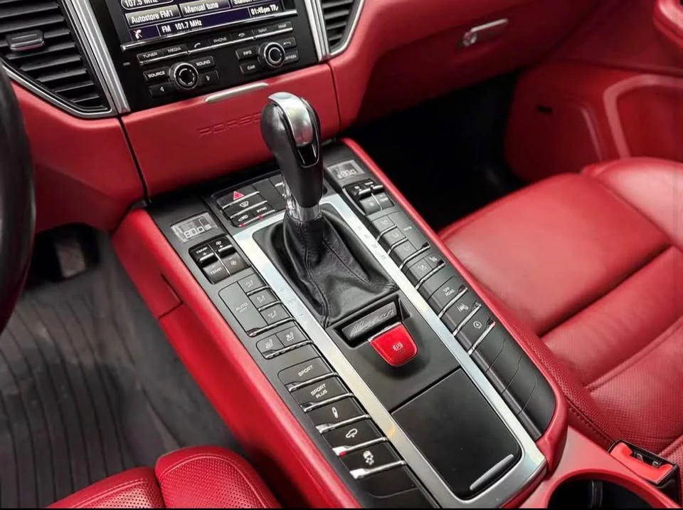 2016 Porsche Macan Turbo - Image 14 of 15