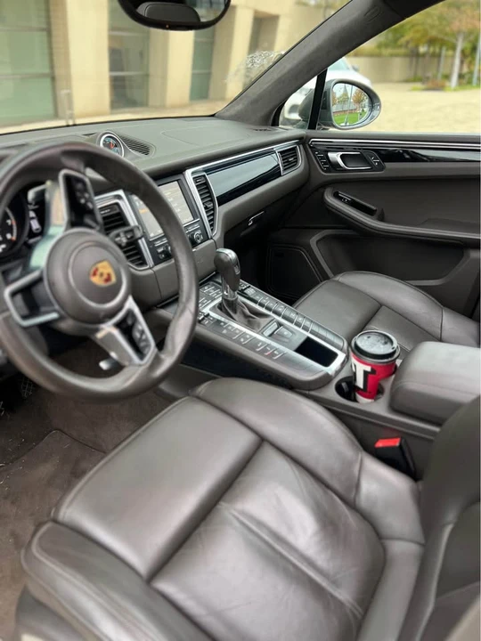 2016 Porsche Macan Turbo - Image 10 of 19