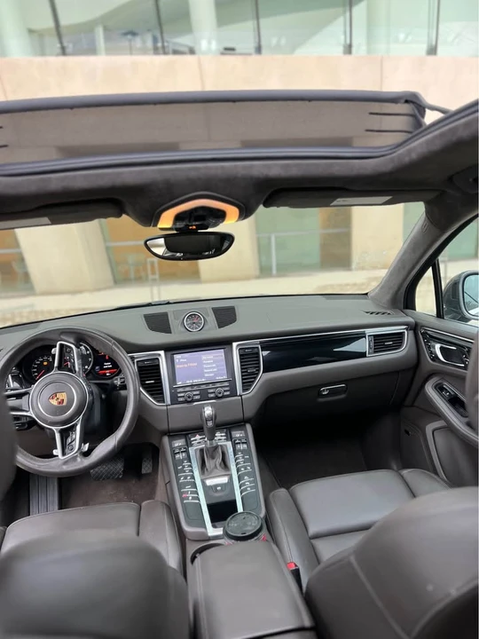 2016 Porsche Macan Turbo - Image 13 of 19