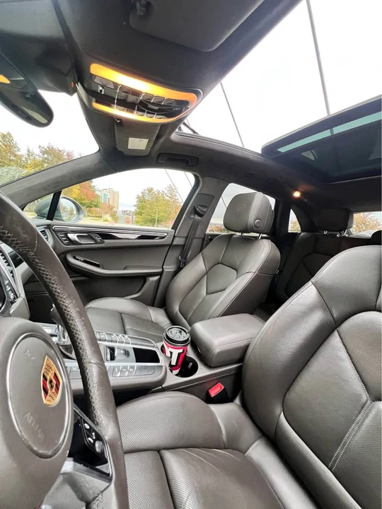 2016 Porsche Macan Turbo - Image 16 of 19