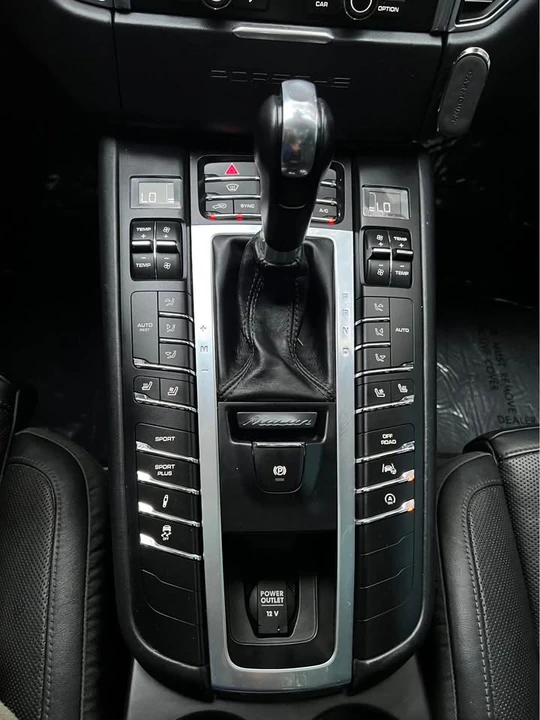 2016 Porsche Macan Turbo - Image 19 of 19