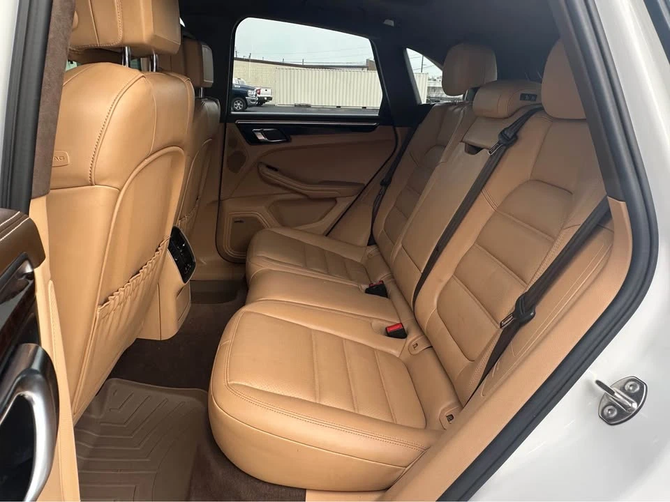 2016 Porsche Macan Turbo - Image 9 of 16