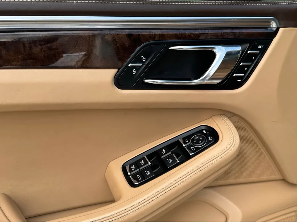 2016 Porsche Macan Turbo - Image 16 of 16