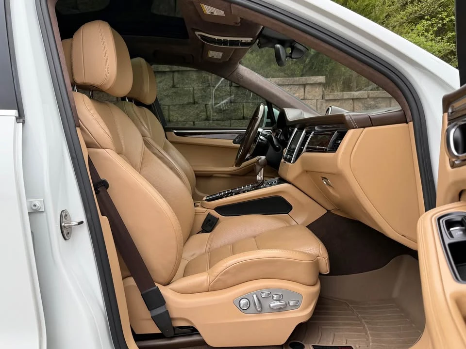 2016 Porsche Macan Turbo - Image 15 of 20