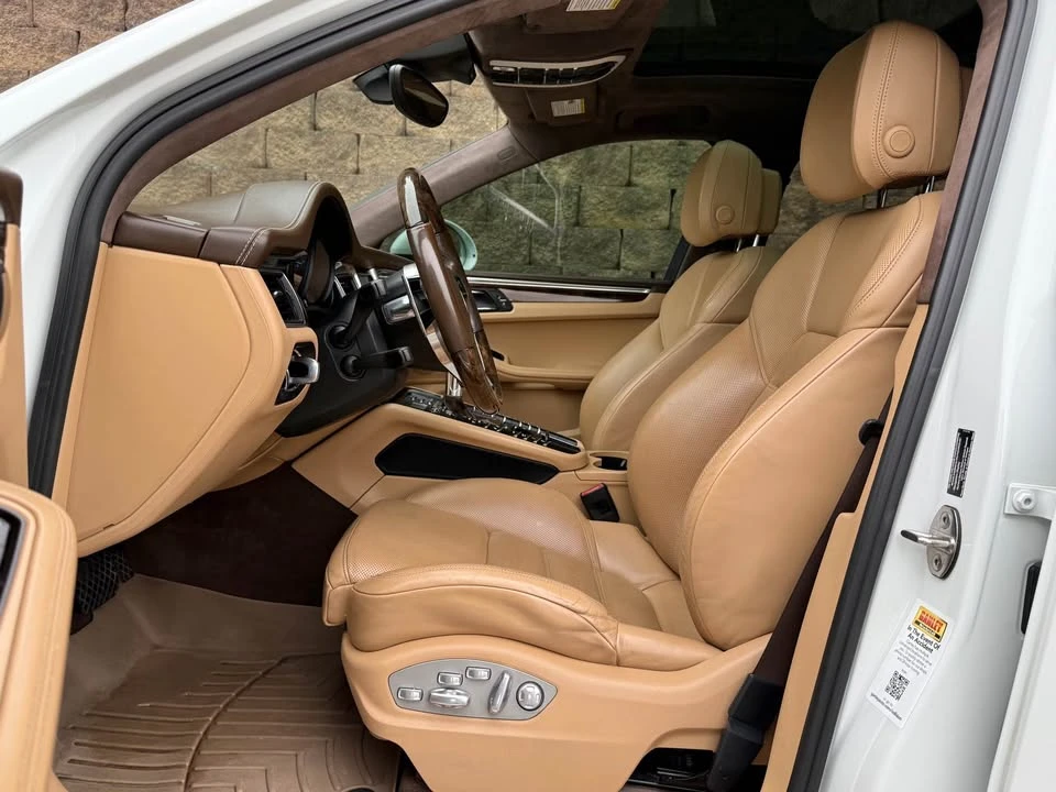 2016 Porsche Macan Turbo - Image 14 of 19