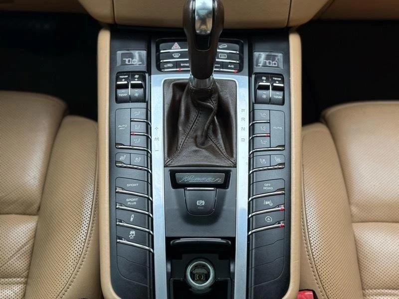 2016 Porsche Macan Turbo - Image 13 of 20