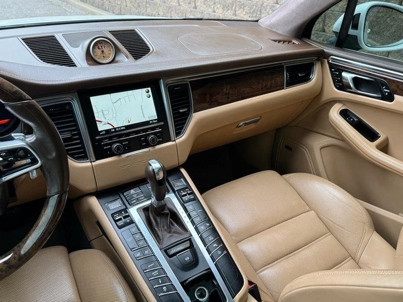 2016 Porsche Macan Turbo - Image 11 of 20