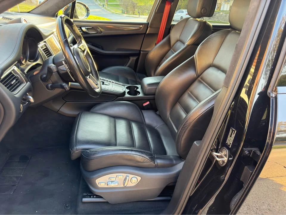 2016 Porsche Macan Turbo - Image 9 of 10