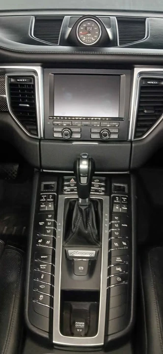 2016 Porsche Macan Turbo - Image 9 of 15