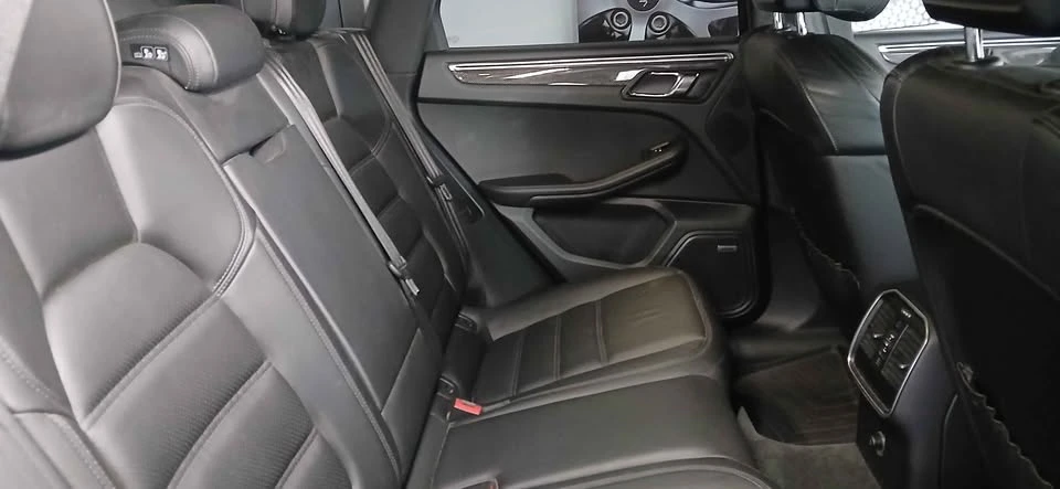 2016 Porsche Macan Turbo - Image 11 of 15