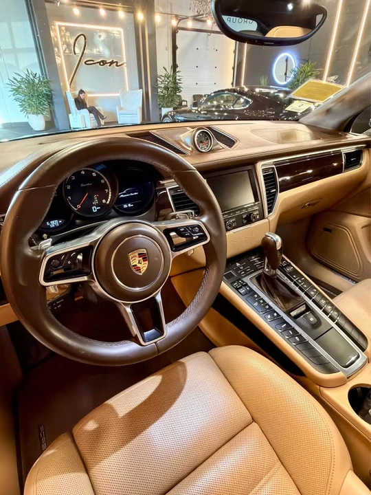 2016 Porsche Macan Turbo - Image 8 of 17