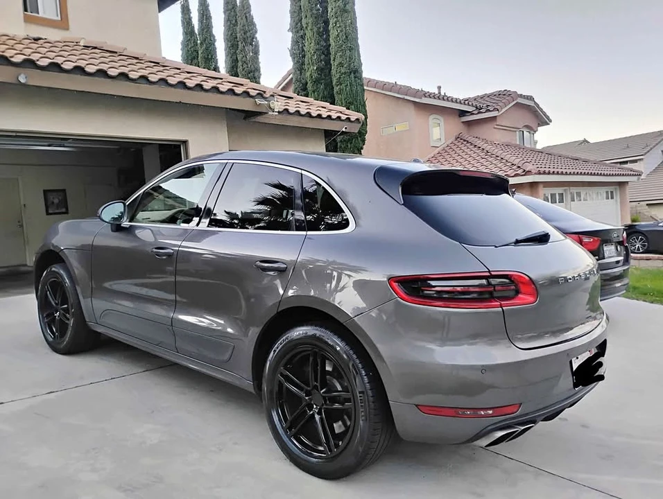 2016 Porsche Macan Turbo - Image 1 of 8