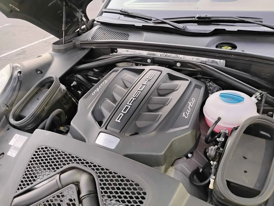 2016 Porsche Macan Turbo - Image 7 of 8