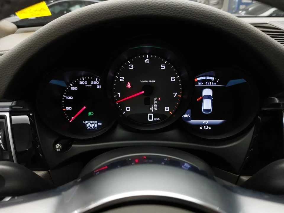 2016 Porsche Macan - Image 7 of 10