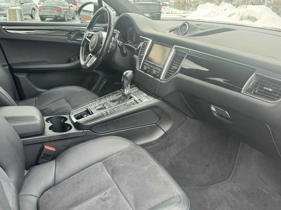 2016 Porsche Macan - Image 16 of 19