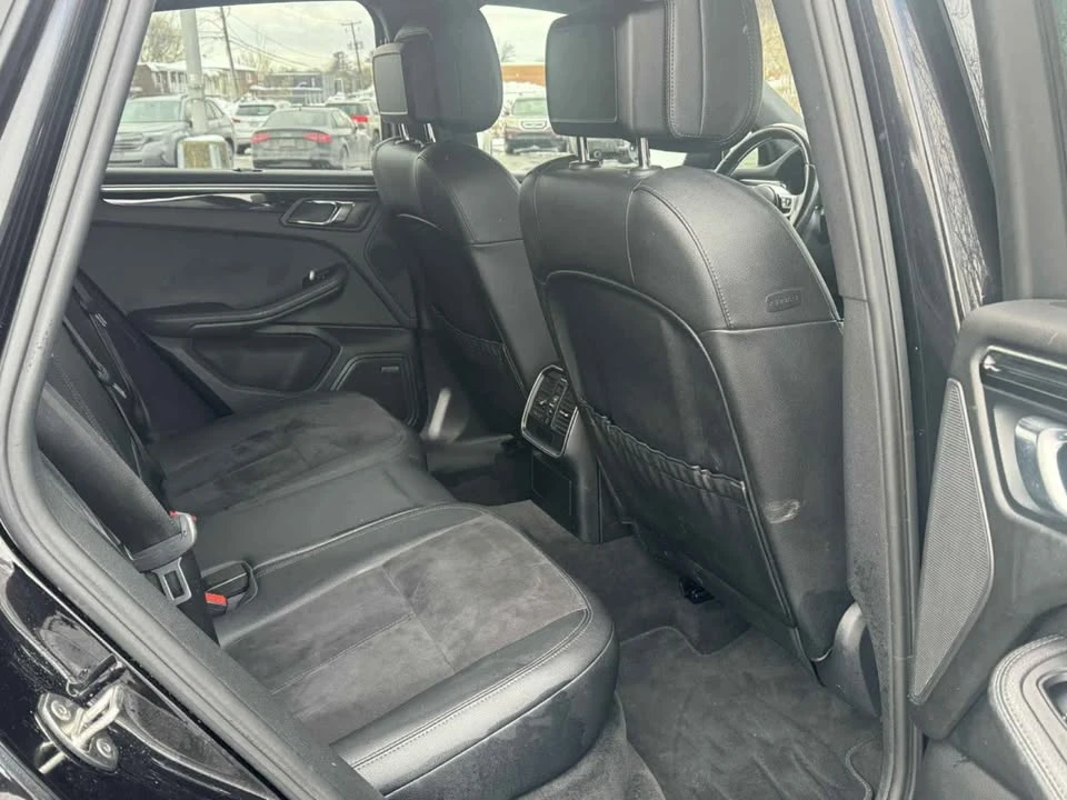 2016 Porsche Macan - Image 18 of 19