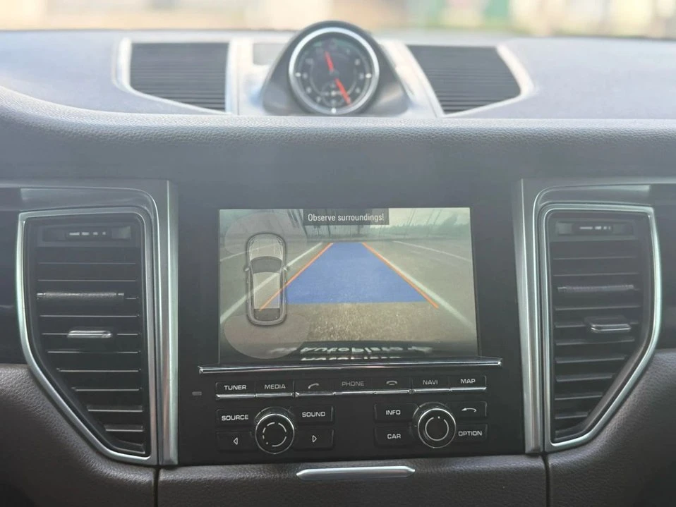 2016 Porsche Macan - Image 13 of 20