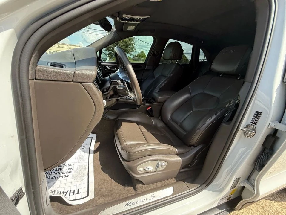 2016 Porsche Macan - Image 18 of 20