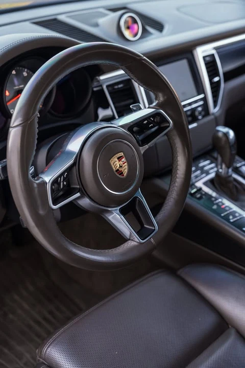 2016 Porsche Macan - Image 14 of 19