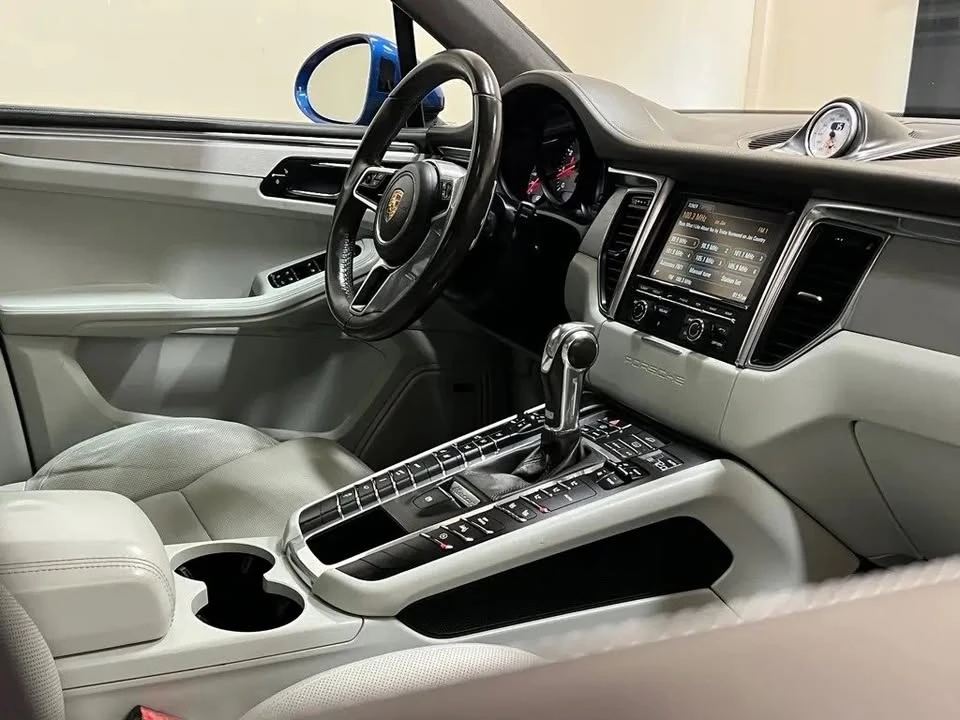 2016 Porsche Macan Turbo - Image 8 of 13