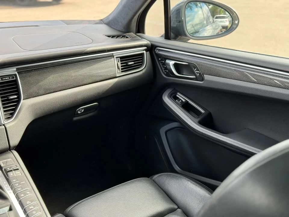 2016 Porsche Macan Turbo - Image 11 of 17