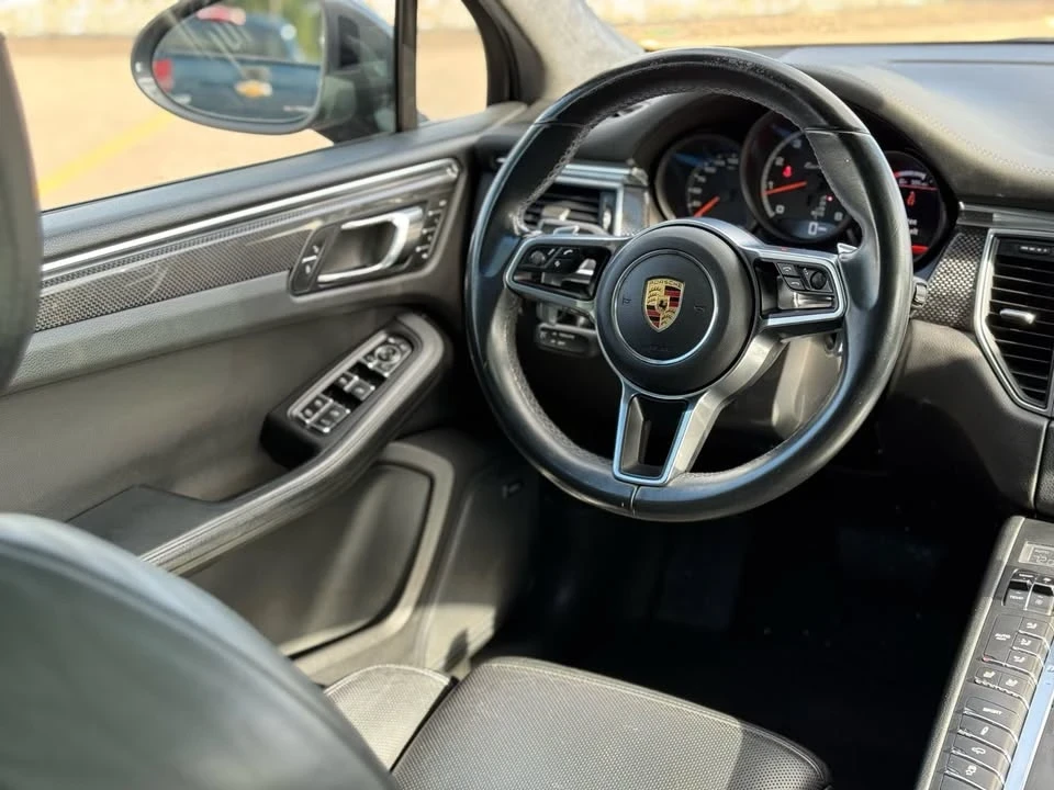 2016 Porsche Macan Turbo - Image 10 of 17