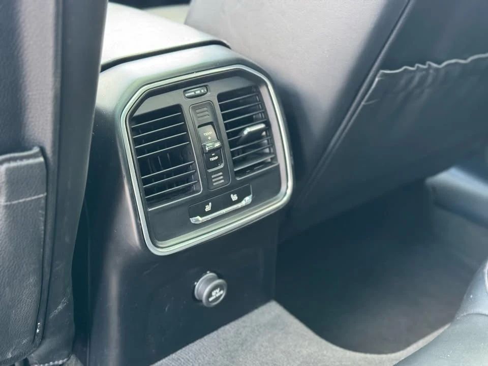 2016 Porsche Macan Turbo - Image 17 of 17