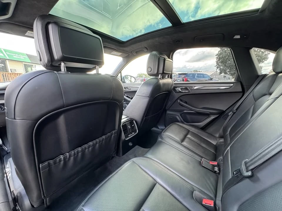 2016 Porsche Macan Turbo - Image 16 of 17