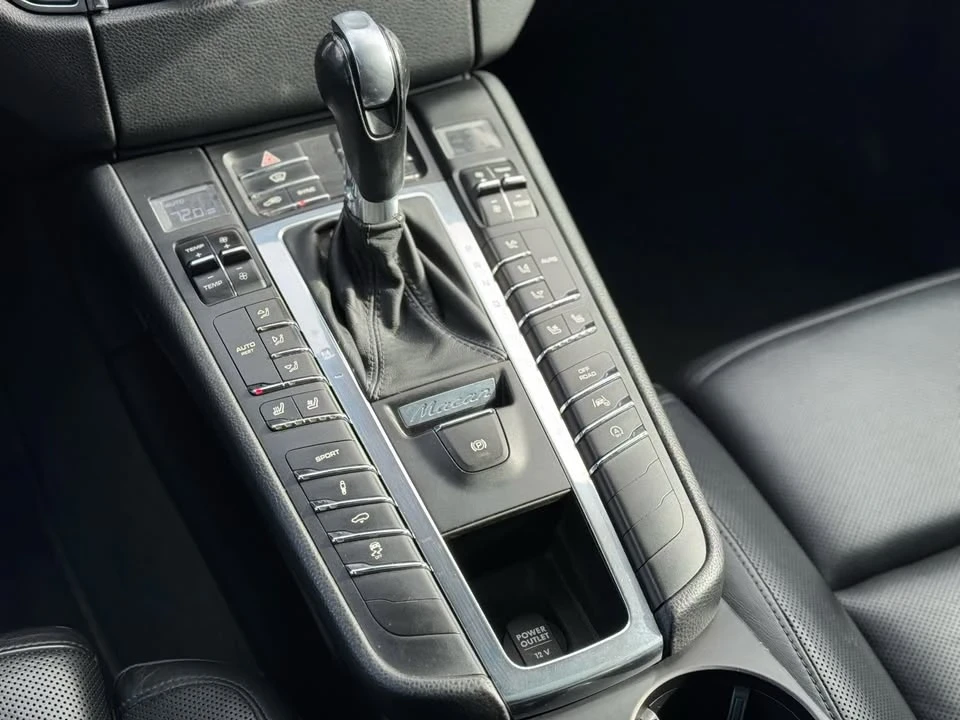 2016 Porsche Macan Turbo - Image 13 of 17