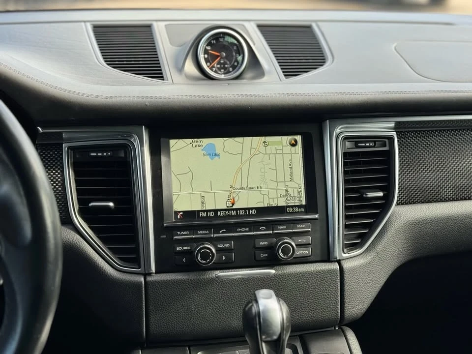 2016 Porsche Macan Turbo - Image 12 of 17