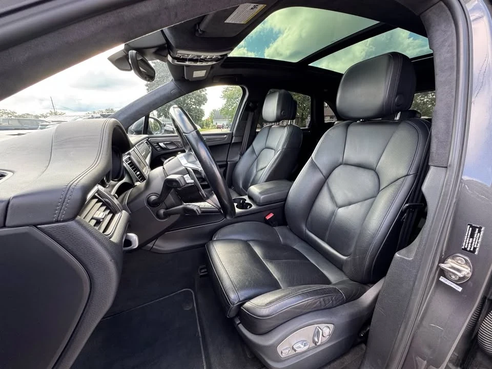 2016 Porsche Macan Turbo - Image 14 of 17
