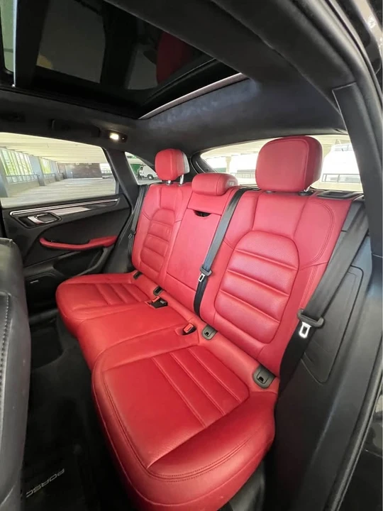 2016 Porsche Macan Turbo - Image 18 of 20
