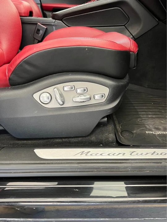 2016 Porsche Macan Turbo - Image 16 of 20