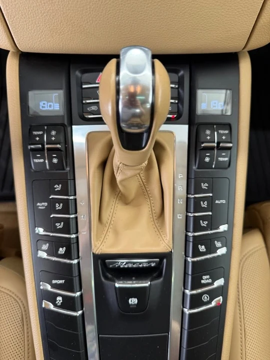 2016 Porsche Macan S - Image 9 of 19