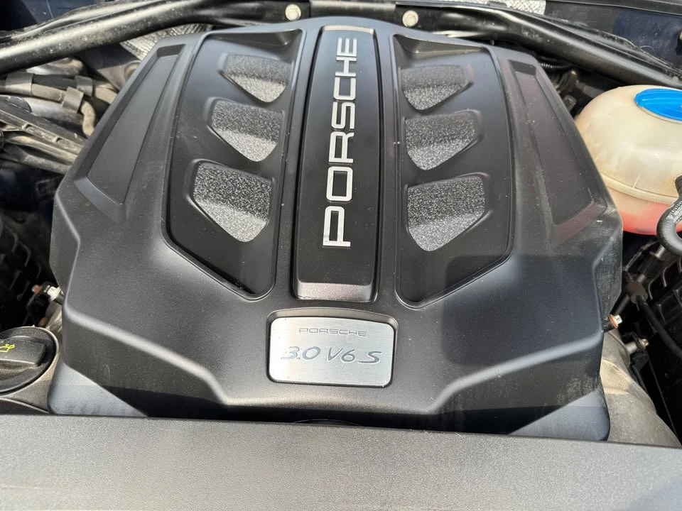 2016 Porsche Macan S - Image 16 of 17